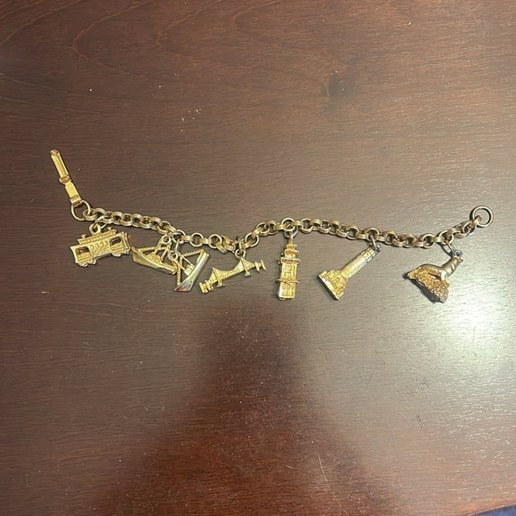 Charm bracelet with San Francisco charms - Picture 2 of 6